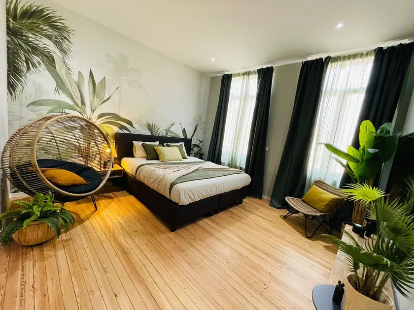 Exotic apartment (broken jacuzzi) - Image 1