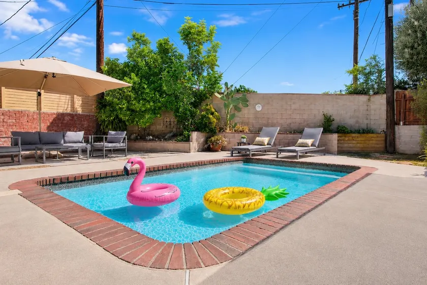 Private Pool • 3 bedroom/2 bathroom • Pool table - Image 1