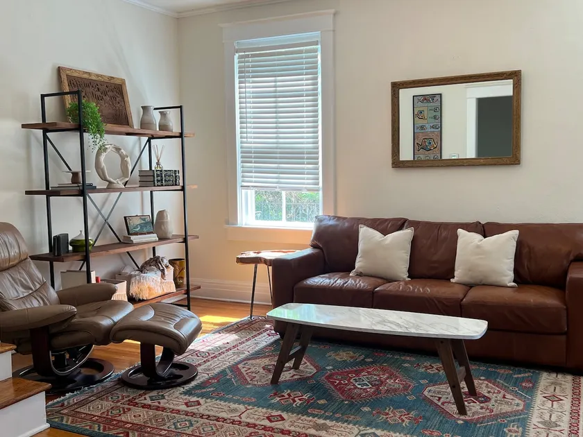 Charming LYH Home-Walkable in Historical area - Image 1