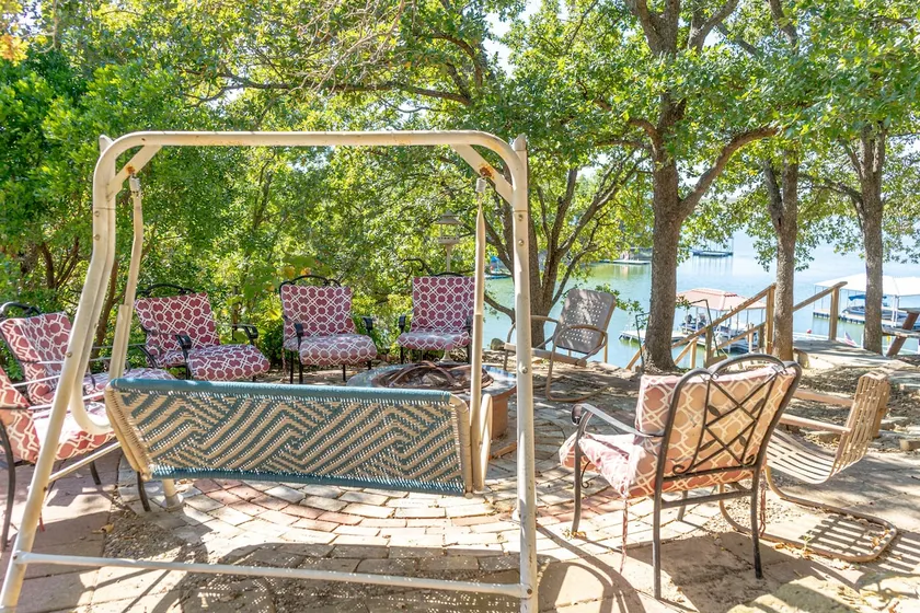 Lighthouse-Themed Lake House Escape - Image 1