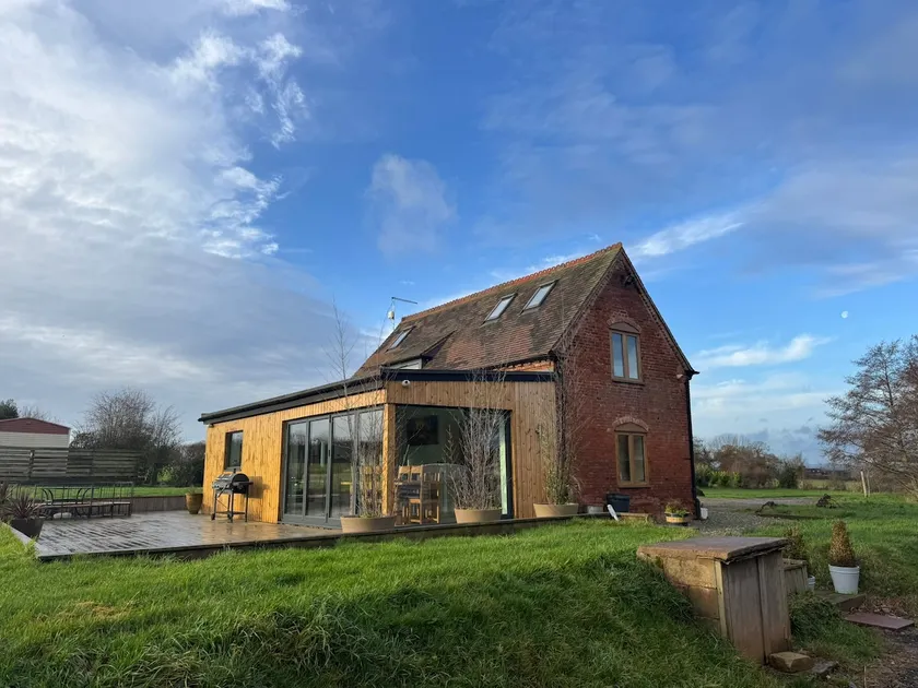 The Stables | Garden, Deck, Parking, Sleeps 6 - Image 1