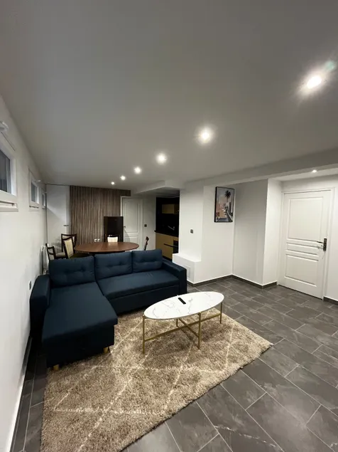 Elegant New Guest House - Image 1