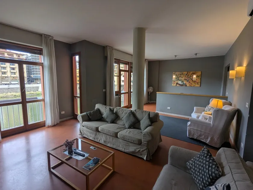 Ponte Vecchio Elegant Apartment - Image 1