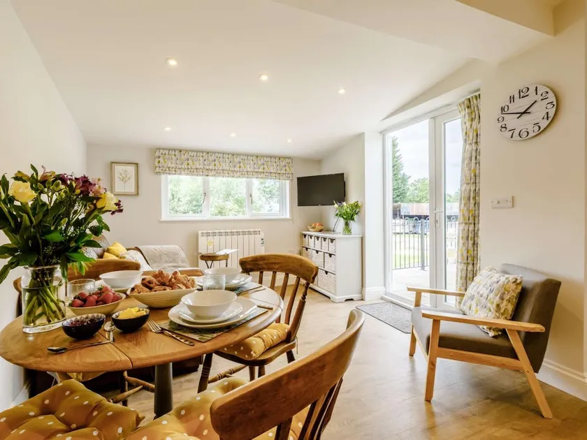 2 Bed in Taunton oc-83696 - Image 1