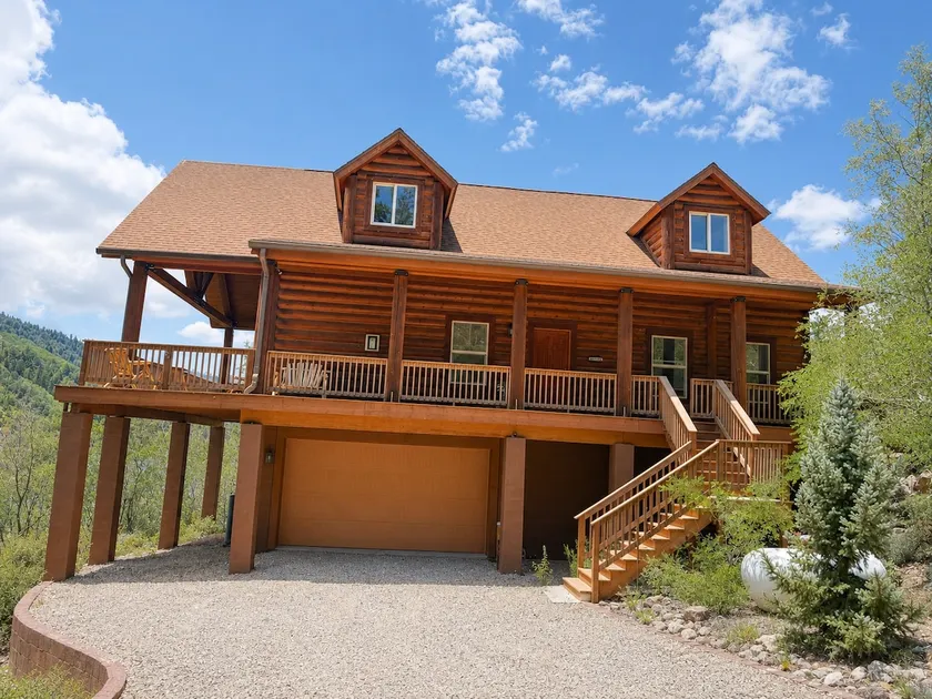 Tri-level Cabin Retreat-Privacy & Views! - Image 1
