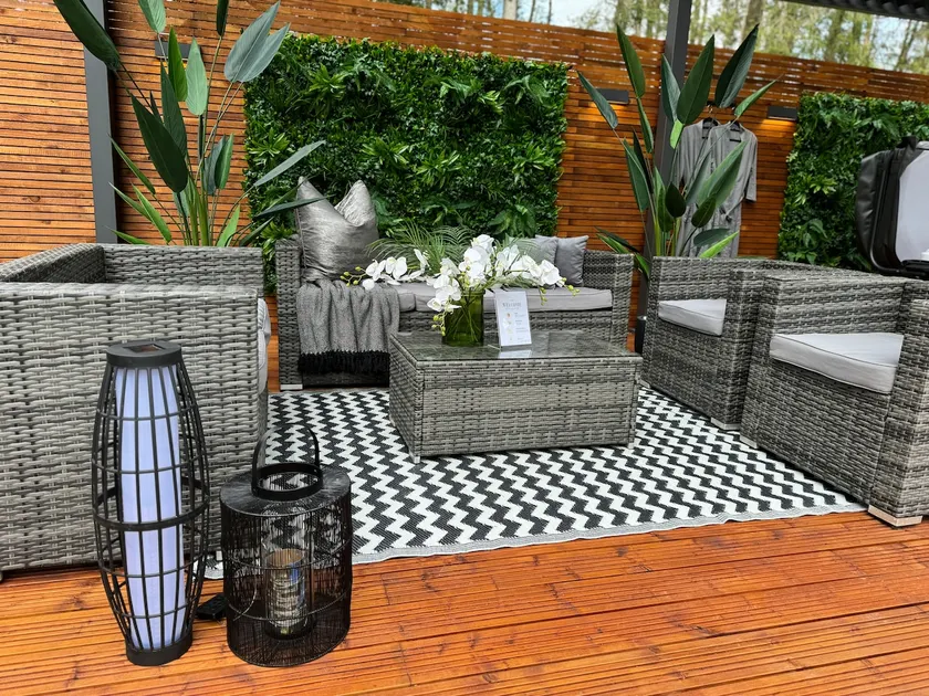 Luxury Retreat with Private Hot Tub - Image 1