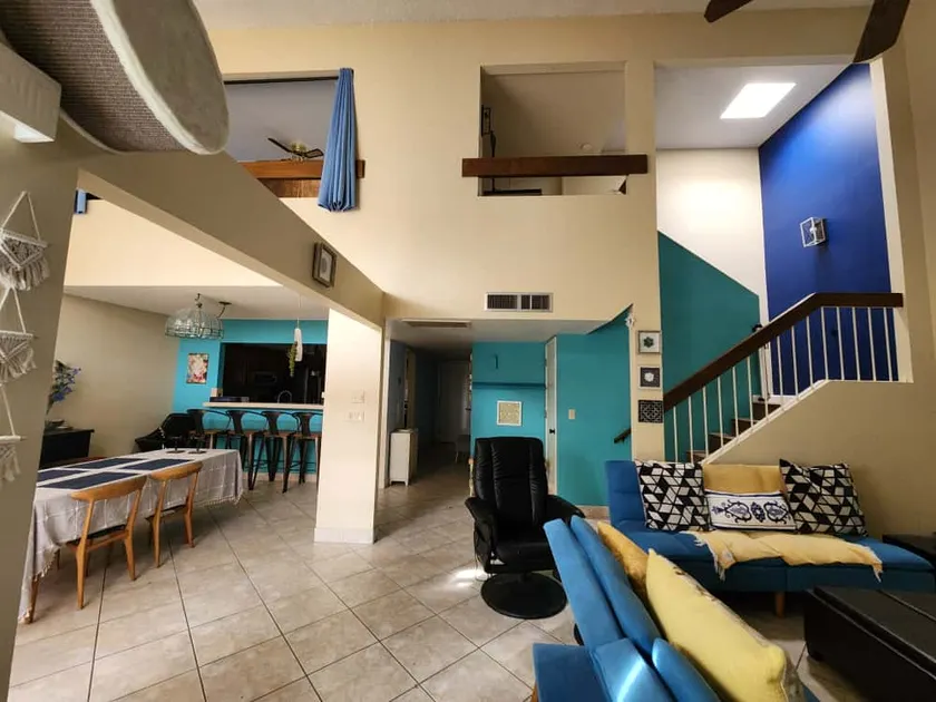 Townhouse w/ cathedral ceilings & inspiring views - Image 1