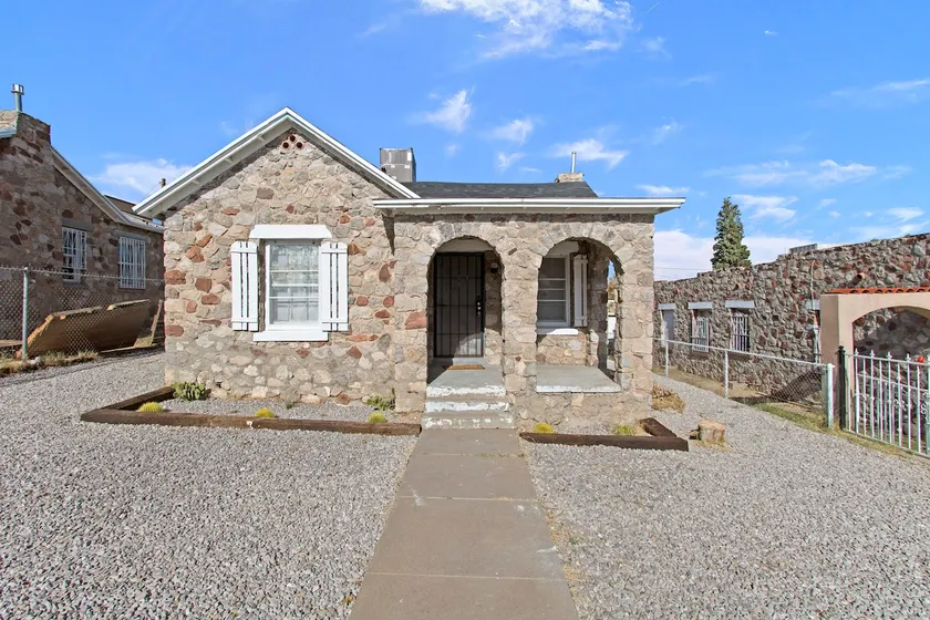 Quaint Home Away from Home - Image 1