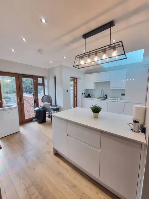 Designer 6 Bedrooms Wembley +Free Parking - Image 1