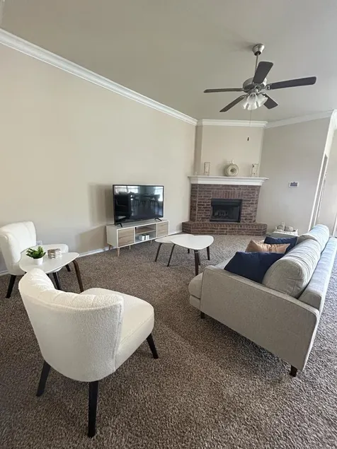 Family Friendly Spacious Home - Image 1