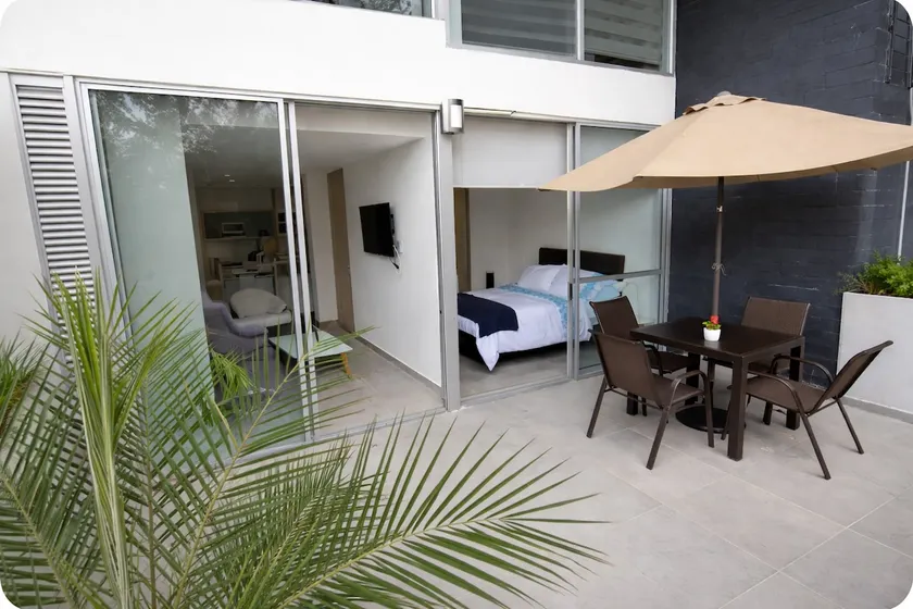 Luxury Apartment - Image 1