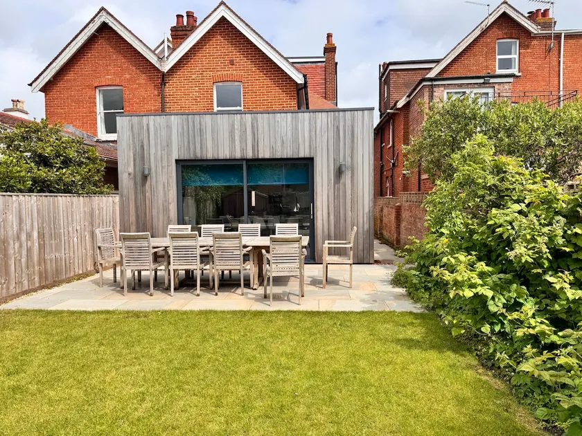 Domik super home, 4 ensuite bedrooms, pet friendly - Image 1