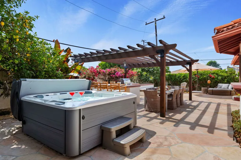 NEW Casa De Sueno 3 BD 2 BA Jacuzzi Walk to the Beach - Image 1