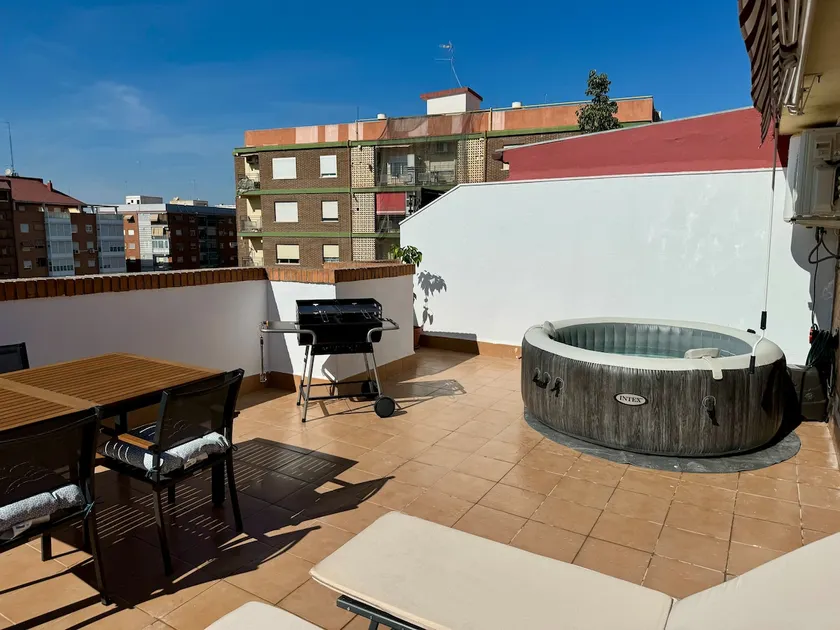 Your Long Stay Attic Home in Valencia - Image 1