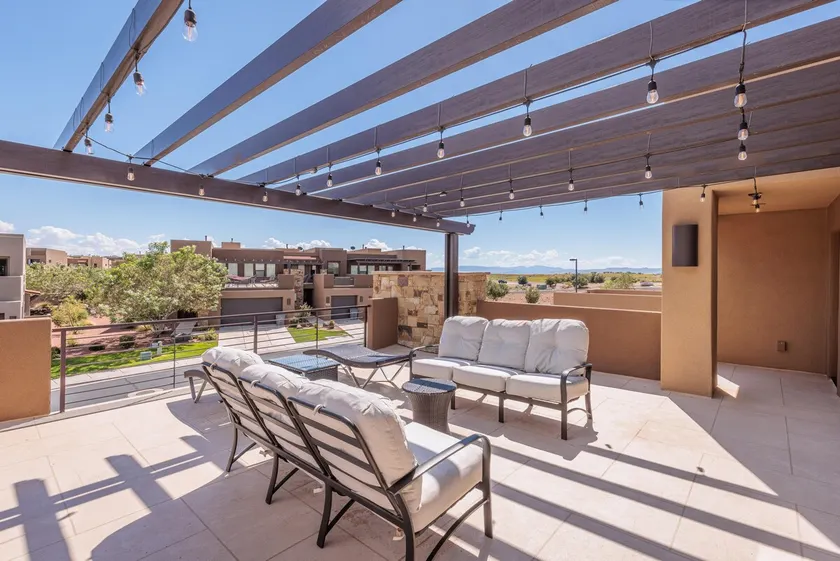 Spacious 4BR+Loft Sleeps 18 w/ Arcade & 2 Patios - Image 1