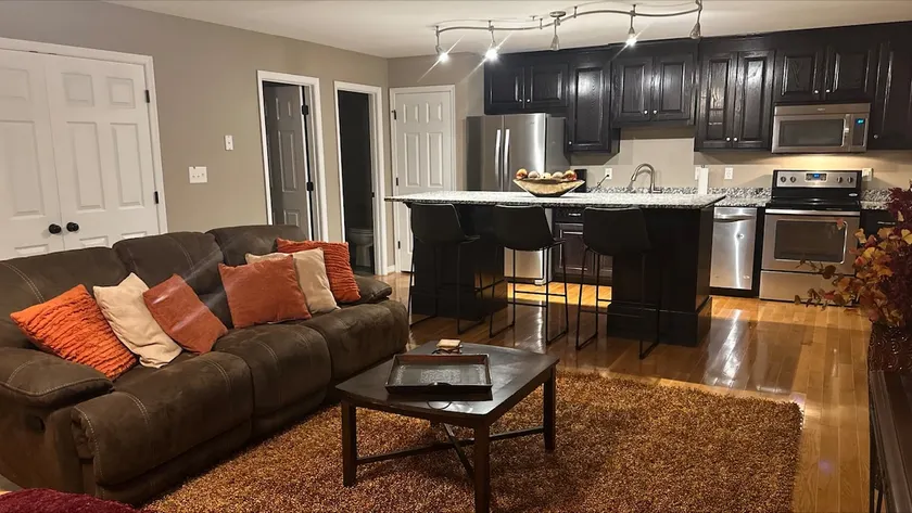 Beautiful Large Studio Apartment - Image 1