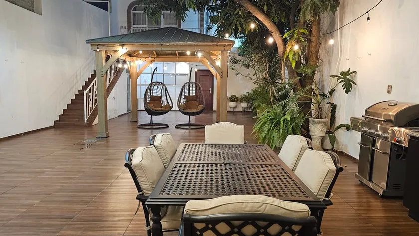 Amazing, comfortable and spacious house near downtown. - Image 1