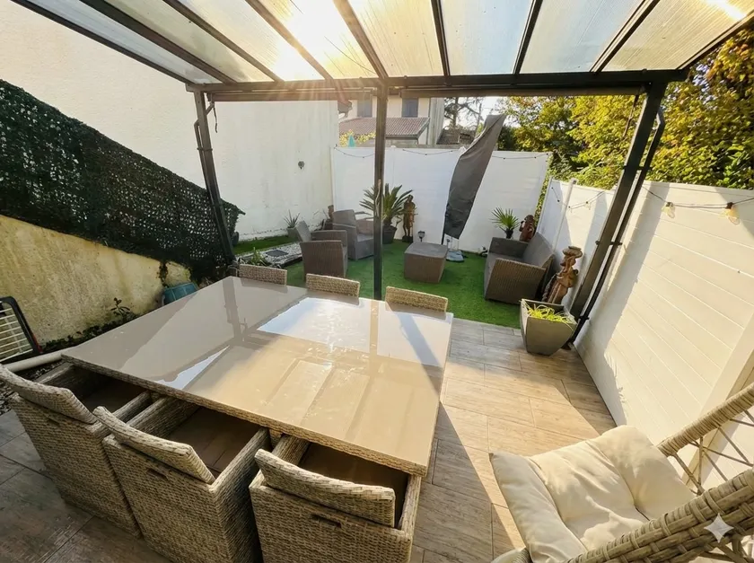Studio with private terrace & free parking – Talence - Image 1