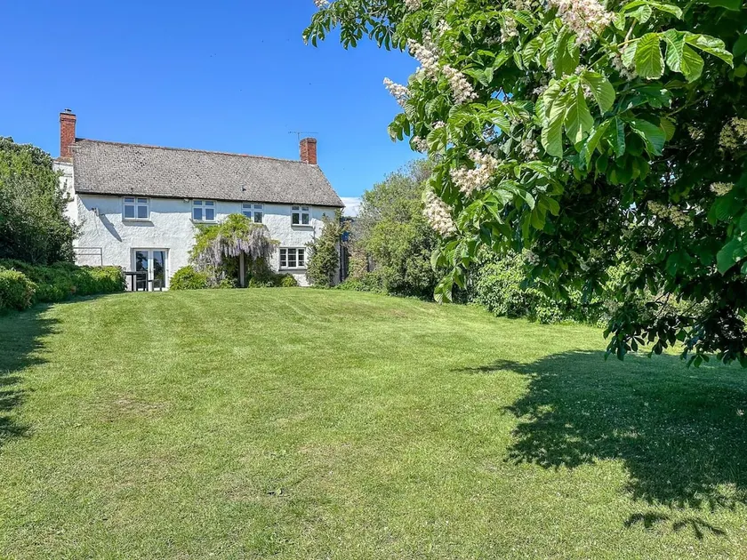 6 Bed in Tiverton oc-66780 - Image 1