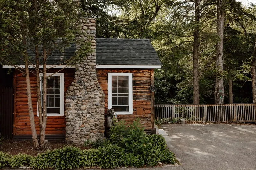 Relaxing White Mountains Cabin on the Riverbank - Image 1