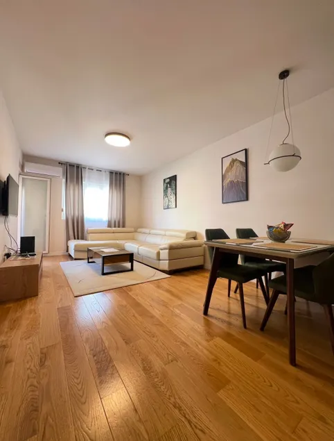 White Homes Apartments • Central Point - Image 1