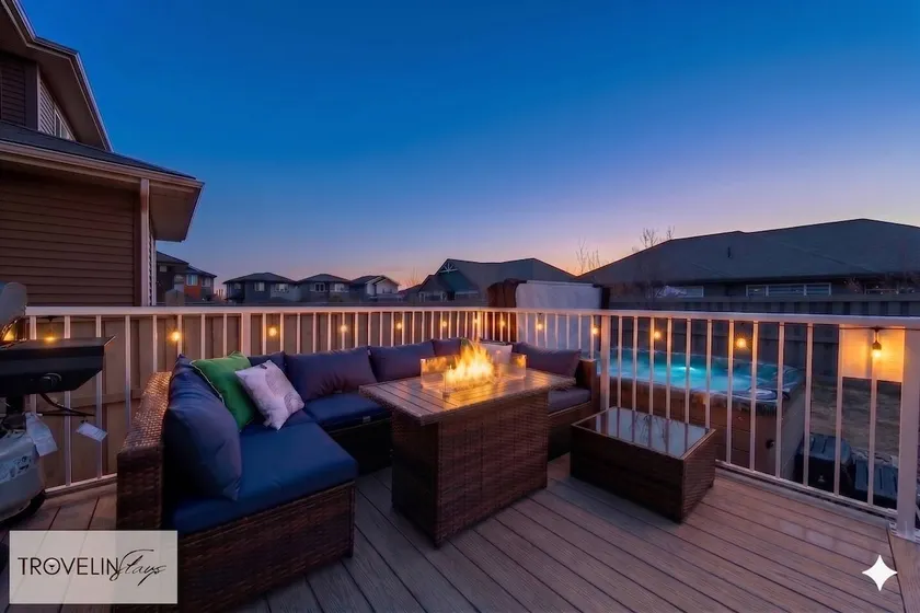Firelight Lodge: Hot Tub, Game Room, King Ensuite - Image 1