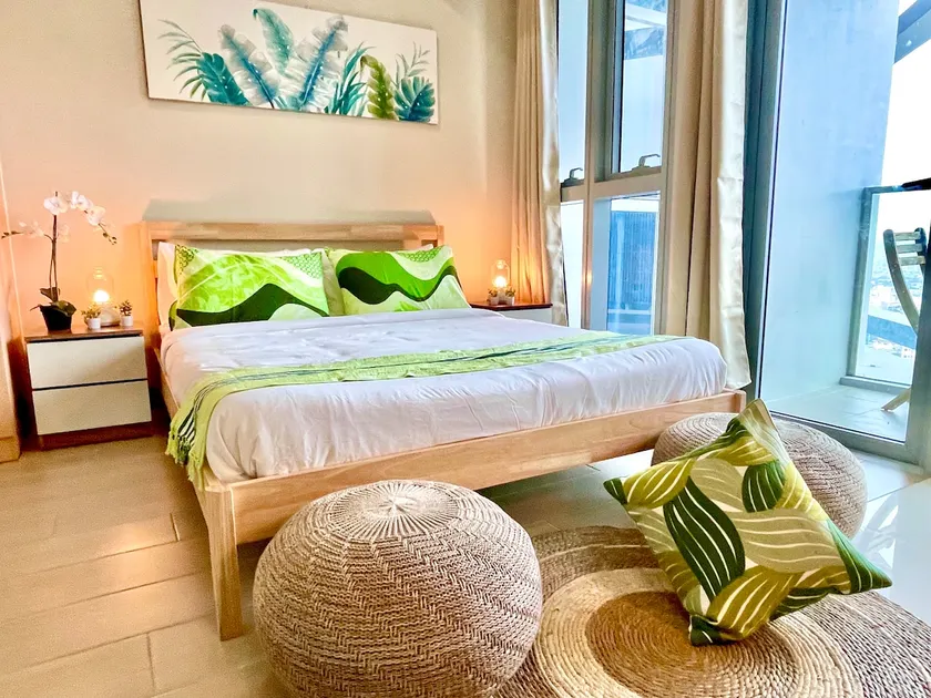 FreeParking Garden-theme 1BR BGC - Image 1