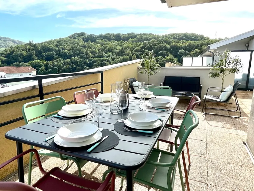 The penthouse – Standing and Terrace – Downtown - Image 1