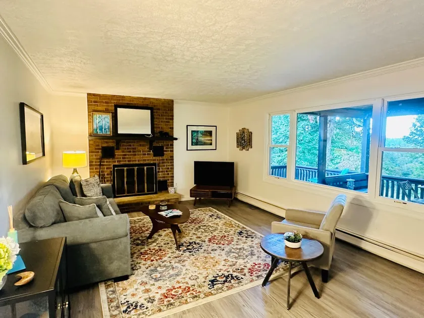 Mountaintop Beauty at Haywick Hideaway - Image 1