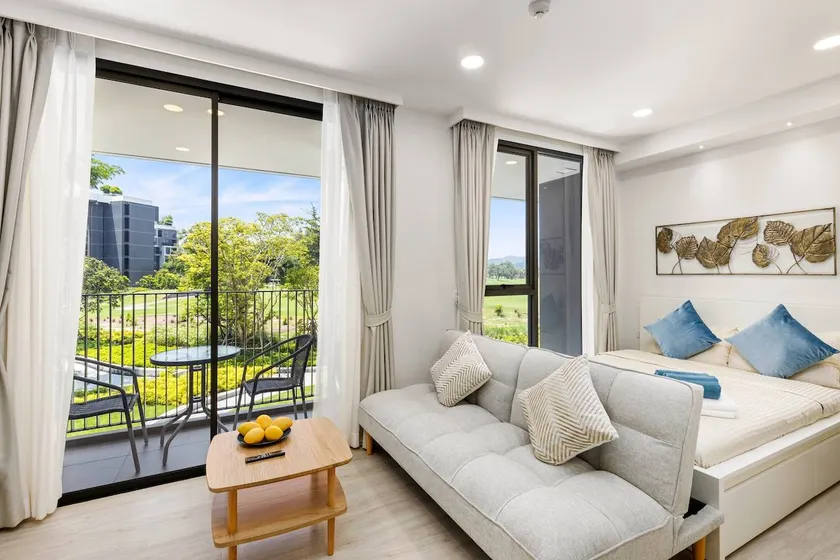 SkyPark Aurora, golf course view, car for rent - Image 1