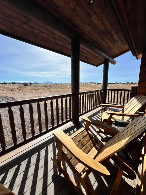 Grand Canyon Cozy Log Home & Hot Tub - Image 1