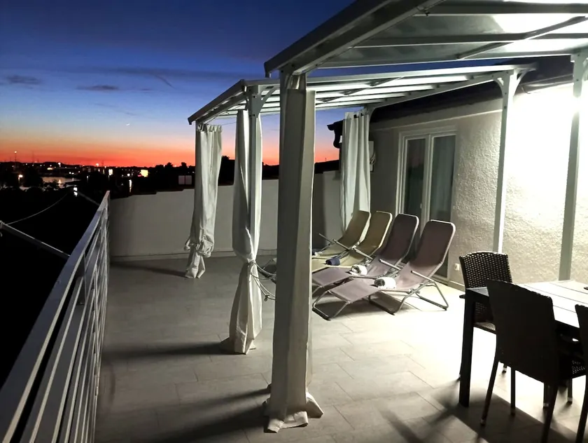 Walk to beach & bars, relax on sunset terrace - Image 1