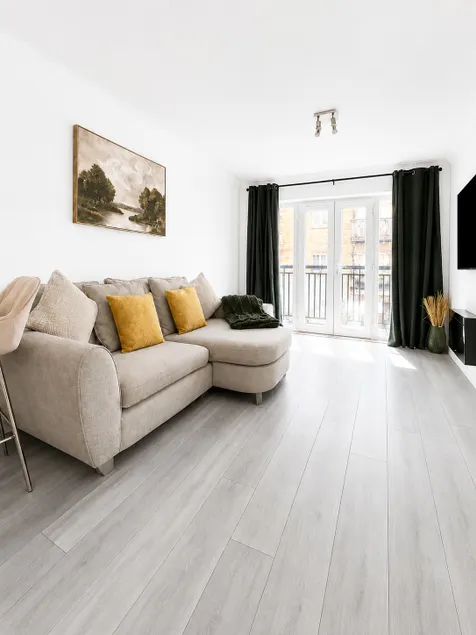 2 Bed Luxury Apt in Gravesend - Image 1