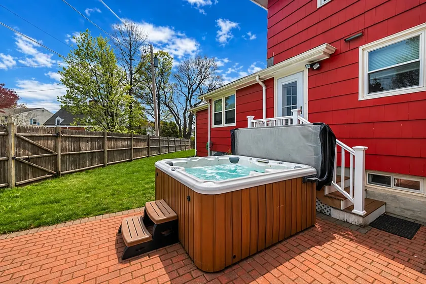 Plan your Boston fall escape, private hot tub! - Image 1