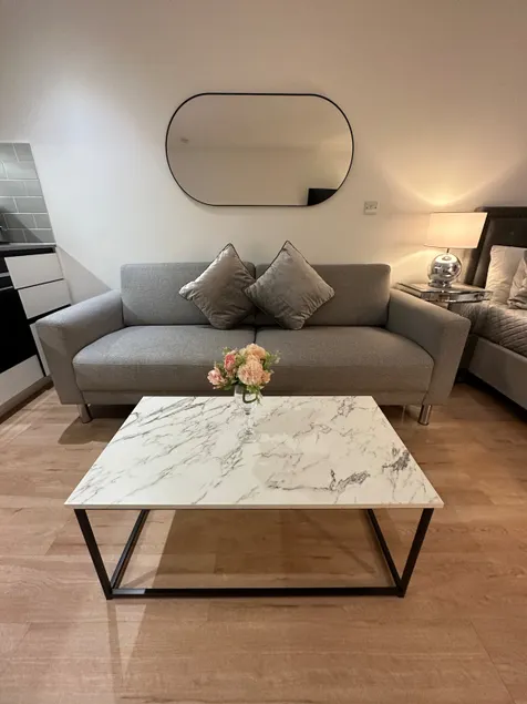 Luxury studio Colindale - Image 1