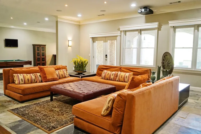 Luxury Suite with Pool, Hot Tub, and Theatre - Image 1