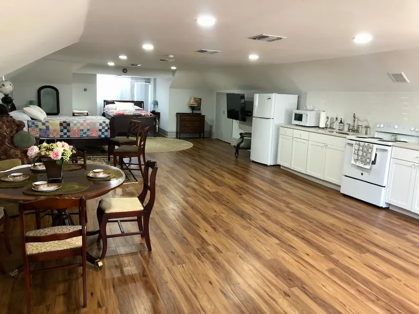 Loft in Historic Mims-Dreyfus House in Belhaven - Image 1