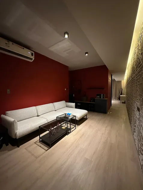 Apartment with a calm and elegant design - Image 1