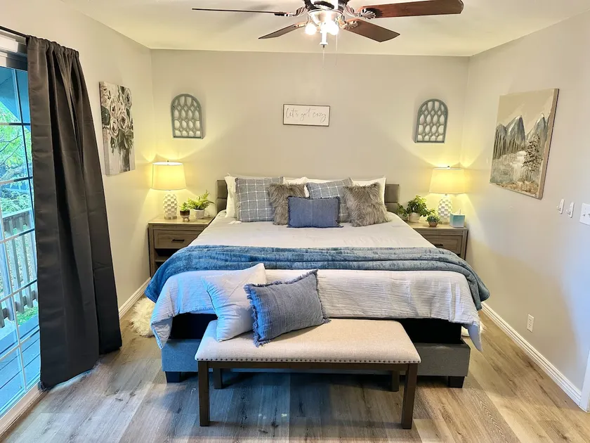 Carrie’s Cozy Condo - sleeps 10 - Image 1