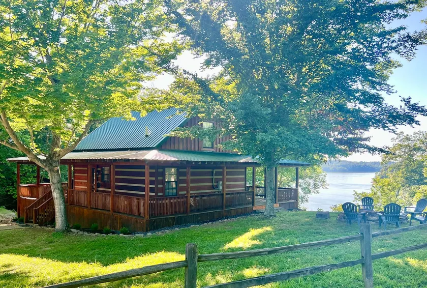 Cabin at Nolin Lake with Hot Tub in Mammoth Cave - Image 1