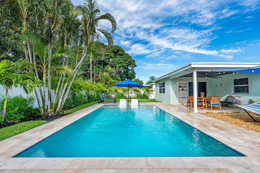 Large Heated Pool - Family Friendly Private BBQ - Image 1
