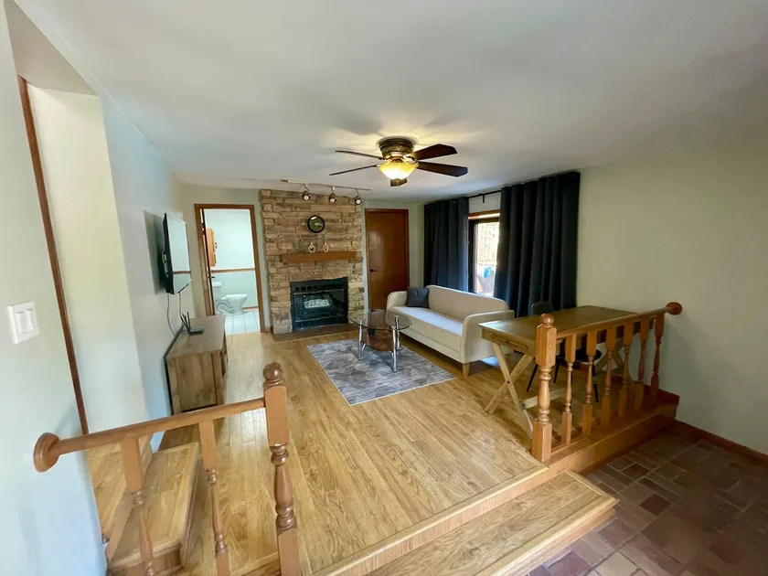 Comfy 3BR 2BA, Liv+Fam Rm, Prime, 3-Car Parking - Image 1