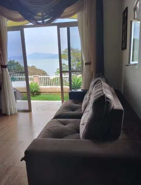 Large house with ocean view - Image 1