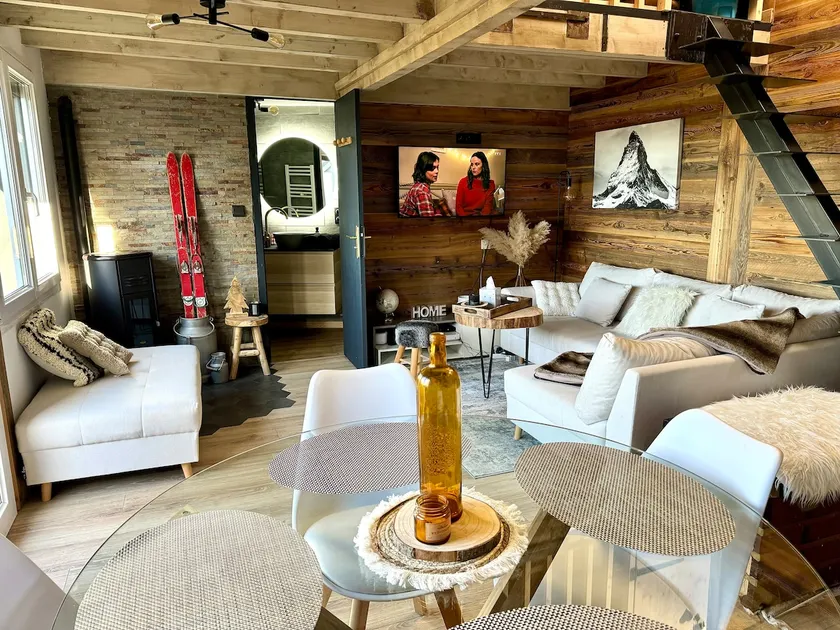 Chalet Pagotin – The Stunning - Image 1