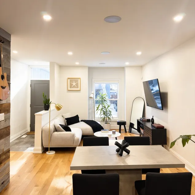 Beautiful modern 2Bdr sunny home with French decor - Image 1