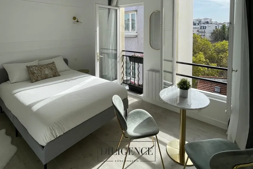 Chic Studio • At the foot of the Nation metro • Paris view - Image 1