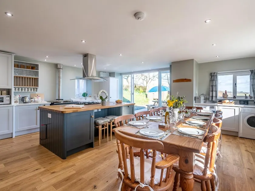 4 Bed in Holsworthy oc-77663 - Image 1