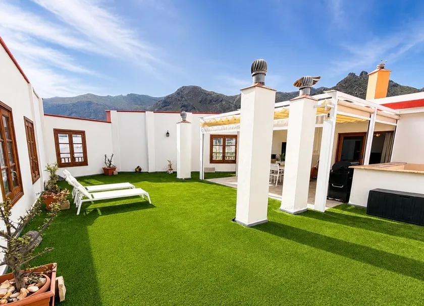 House with a large terrace and views - Image 1