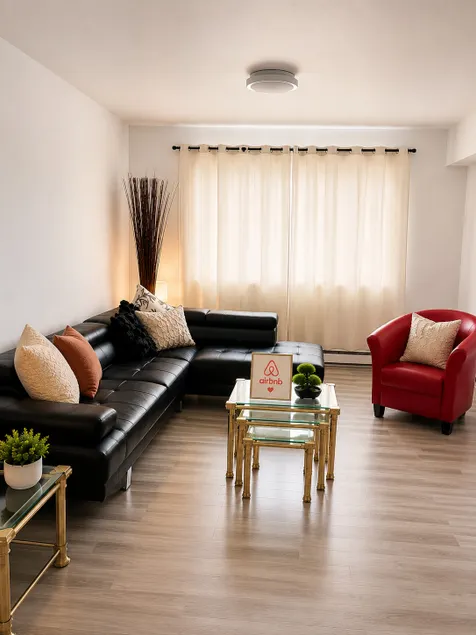 Modern & large AirBNB in Laval - Image 1