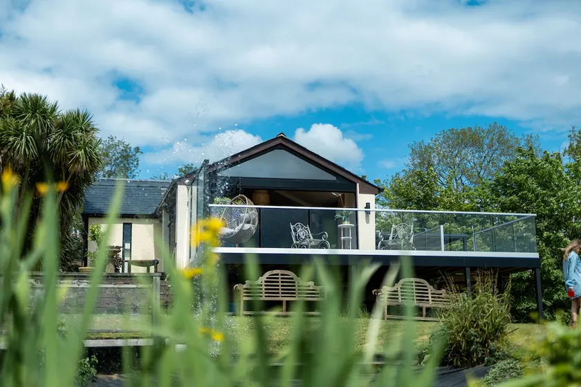 Luxury Lake Front Escape With Hot Tub - Image 1
